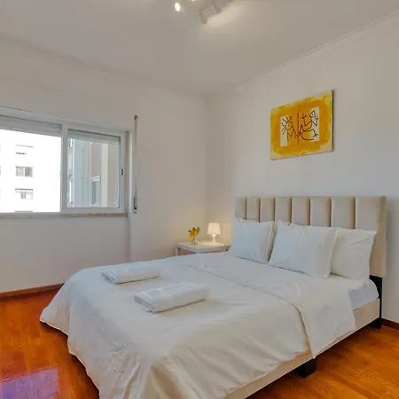 Duplo Com Vista Rio Num Partilhado *