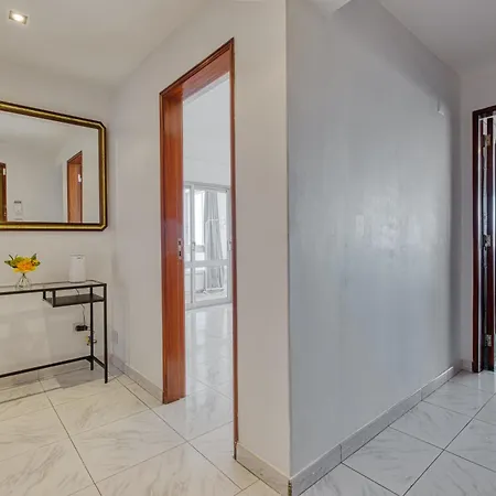 Duplo Com Vista Rio Num Partilhado